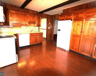 2212 Beaver Valley Pike - Photo Thumbnail 4