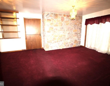 2212 Beaver Valley Pike - Photo Thumbnail 5
