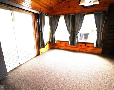 2212 Beaver Valley Pike - Photo Thumbnail 3