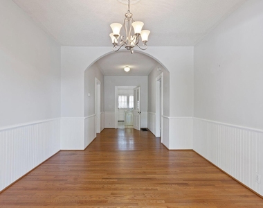 106 W Ivey Street - Photo Thumbnail 1