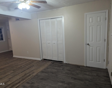 1020 Riverside Circle - Photo Thumbnail 19