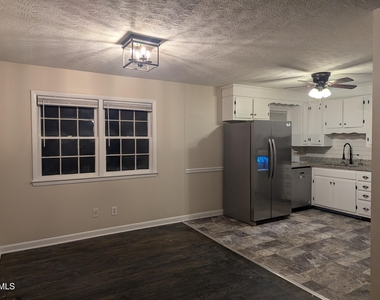 1020 Riverside Circle - Photo Thumbnail 7