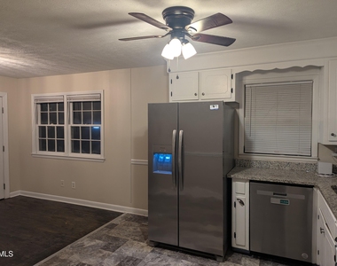 1020 Riverside Circle - Photo Thumbnail 11