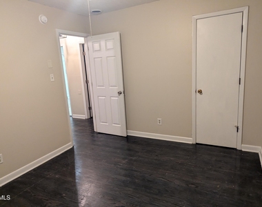 1020 Riverside Circle - Photo Thumbnail 27
