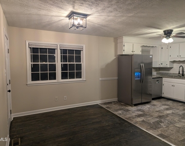 1020 Riverside Circle - Photo Thumbnail 9