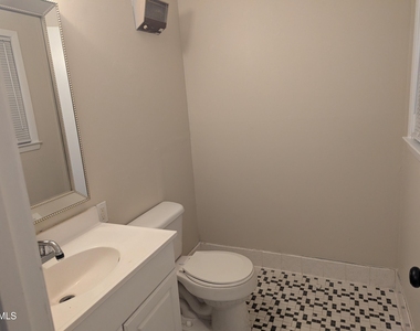 1020 Riverside Circle - Photo Thumbnail 25