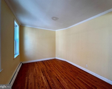 912 Ridge Avenue - Photo Thumbnail 4