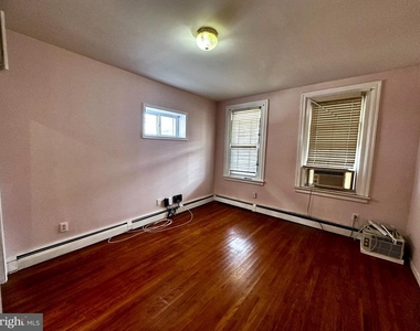 912 Ridge Avenue - Photo Thumbnail 2