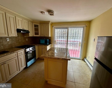 912 Ridge Avenue - Photo Thumbnail 9