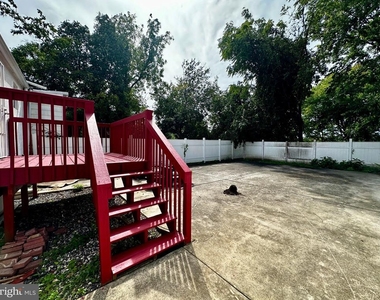 912 Ridge Avenue - Photo Thumbnail 11
