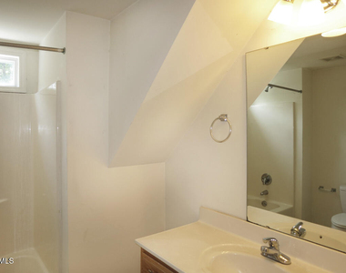 320 Davie Road - Photo Thumbnail 14