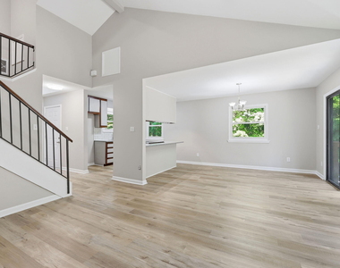 11129 Lakeshore Drive - Photo Thumbnail 6