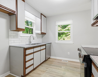 11129 Lakeshore Drive - Photo Thumbnail 2