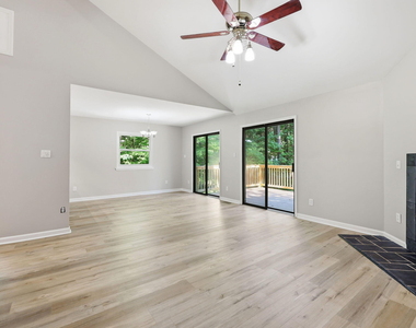 11129 Lakeshore Drive - Photo Thumbnail 8