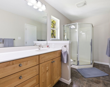 11129 Lakeshore Drive - Photo Thumbnail 13