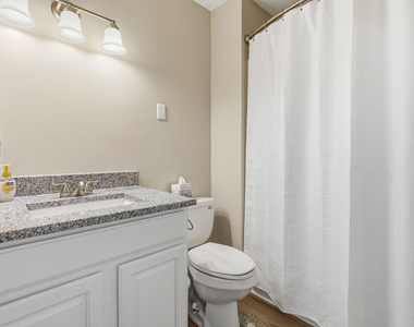 11129 Lakeshore Drive - Photo Thumbnail 7