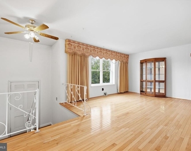 3242 Parkview Drive - Photo Thumbnail 3