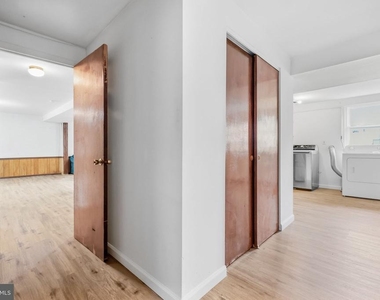 3242 Parkview Drive - Photo Thumbnail 24