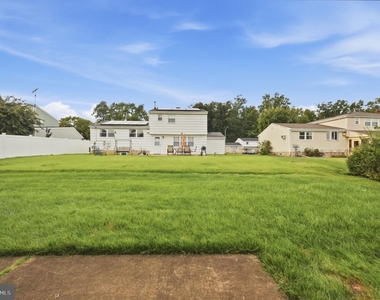 3242 Parkview Drive - Photo Thumbnail 28