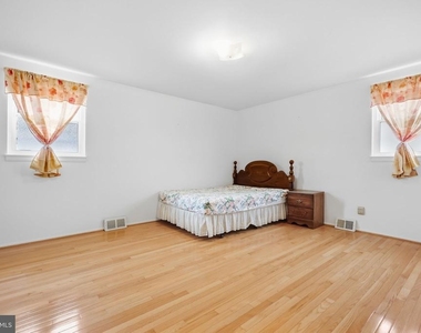3242 Parkview Drive - Photo Thumbnail 13
