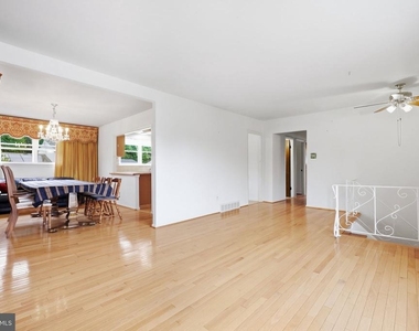 3242 Parkview Drive - Photo Thumbnail 4