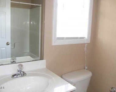 208 N Franklin Street - Photo Thumbnail 8