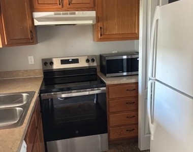 1334 W Wyomissing Court - Photo Thumbnail 3