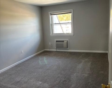 1334 W Wyomissing Court - Photo Thumbnail 13