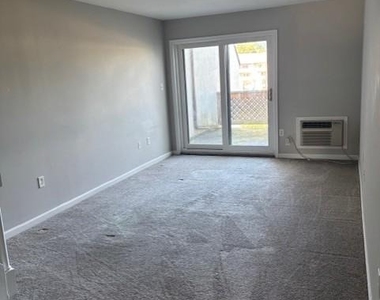 1334 W Wyomissing Court - Photo Thumbnail 7