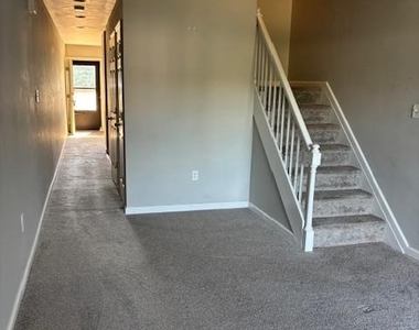 1334 W Wyomissing Court - Photo Thumbnail 9