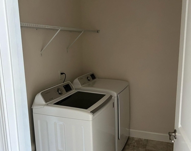 1112 Boxcar Way - Photo Thumbnail 16