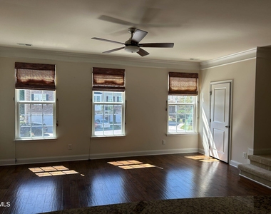 1112 Boxcar Way - Photo Thumbnail 2
