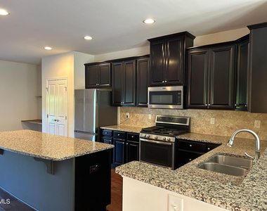 1112 Boxcar Way - Photo Thumbnail 4