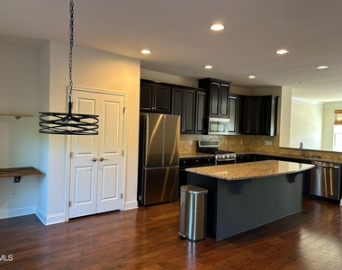 1112 Boxcar Way - Photo Thumbnail 5