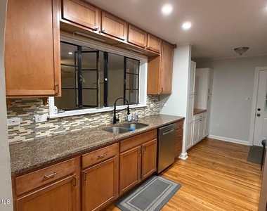 401 Barclay Road - Photo Thumbnail 9