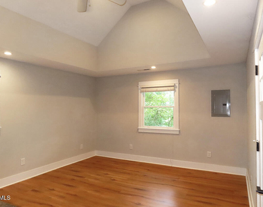 904 E Franklin Street - Photo Thumbnail 1