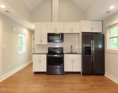 904 E Franklin Street - Photo Thumbnail 3