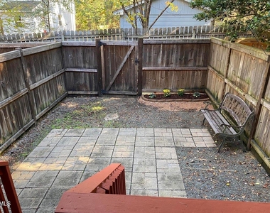 109 Gunston Court - Photo Thumbnail 11