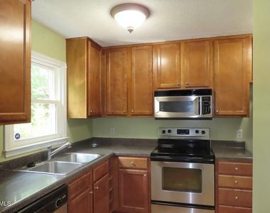 109 Gunston Court - Photo Thumbnail 5