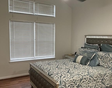 13910 King George Way - Photo Thumbnail 6