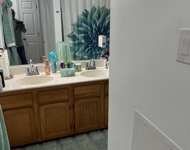 13910 King George Way - Photo Thumbnail 9