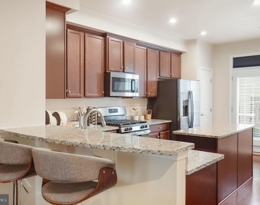 10521 Rawlins Lane - Photo Thumbnail 7
