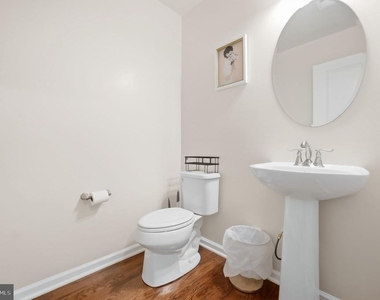 10521 Rawlins Lane - Photo Thumbnail 6