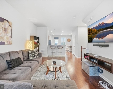 10521 Rawlins Lane - Photo Thumbnail 15