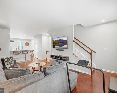 10521 Rawlins Lane - Photo Thumbnail 14