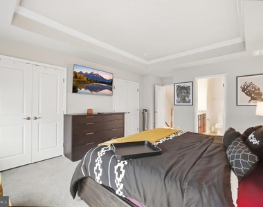 10521 Rawlins Lane - Photo Thumbnail 18