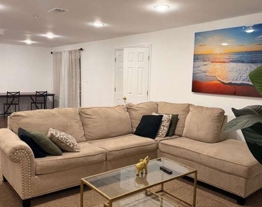 3213 Valley Forest Drive - Photo Thumbnail 4