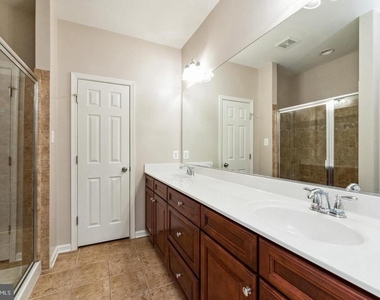 7203 Silver Thorn Way - Photo Thumbnail 18