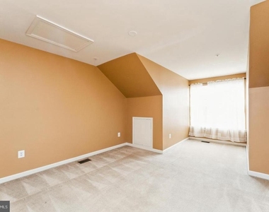 7203 Silver Thorn Way - Photo Thumbnail 20