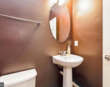 7203 Silver Thorn Way - Photo Thumbnail 12